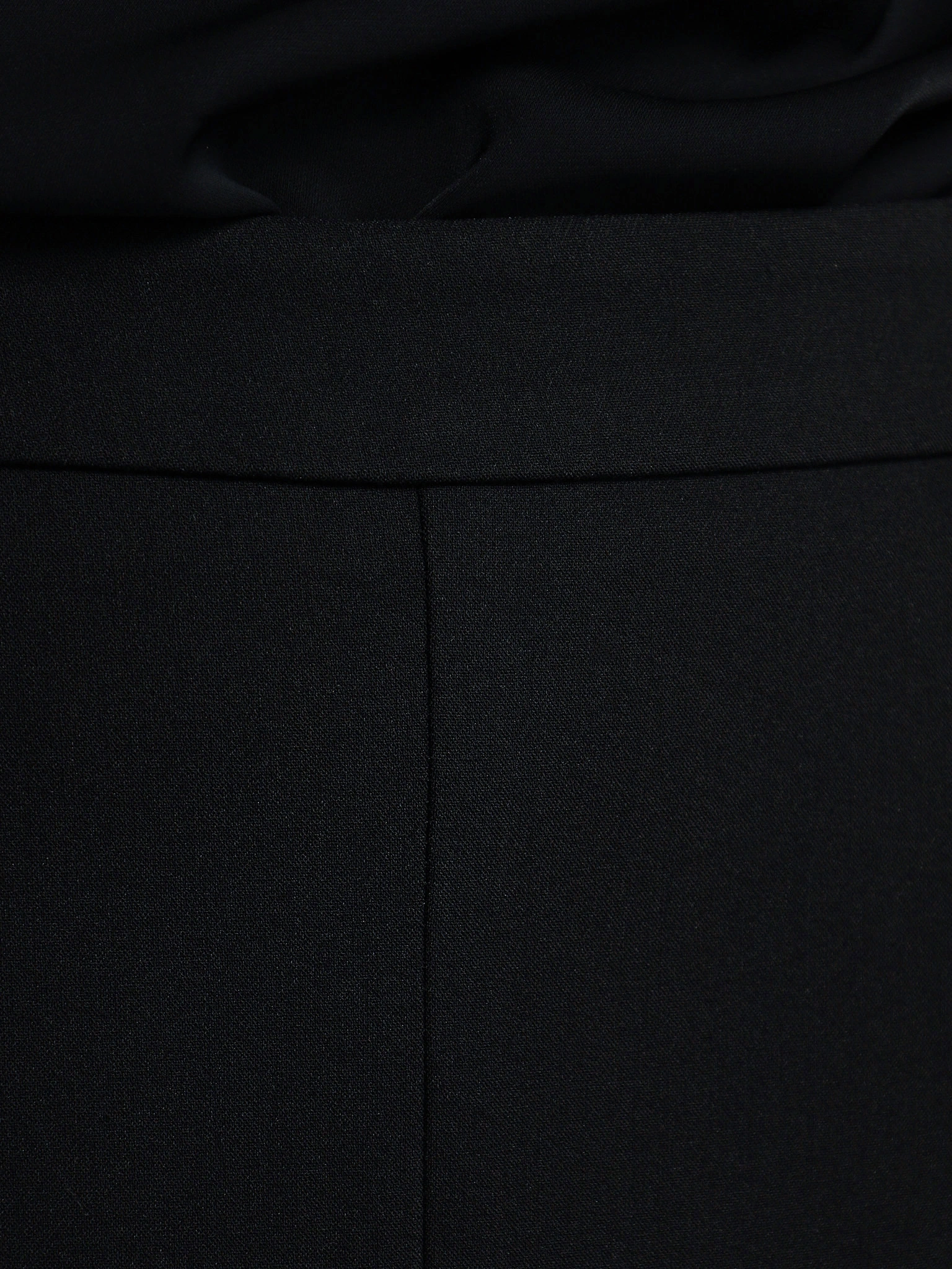 Юбка черного цвета с эластичным поясом